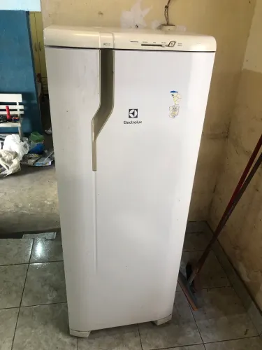Vende geladeira