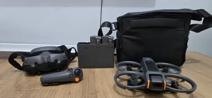 DJI AVATA 2 FLY MORE COMBO - 3 BATERIAS + GOGGLES 3 + MOTION CONTROLLER - IMPECÁVEL