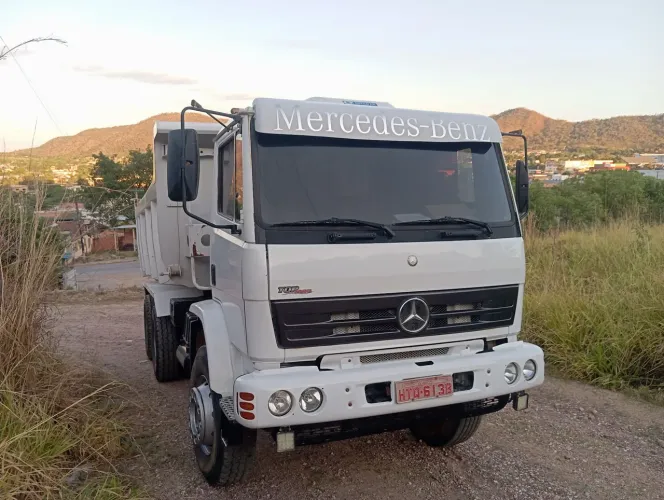 Caminhão caçamba Mercedes bens 2726