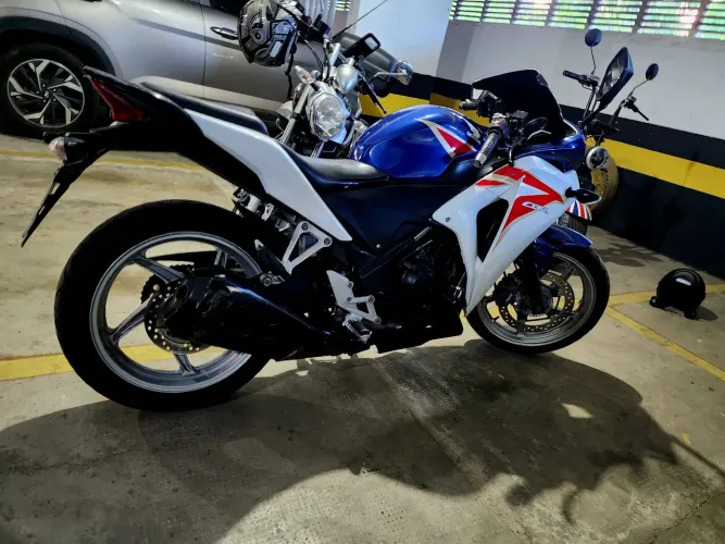 Honda cbr 250r toda revisada e pneus novos 