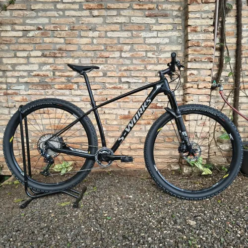Bicicleta MTB em Carbono Tam. M