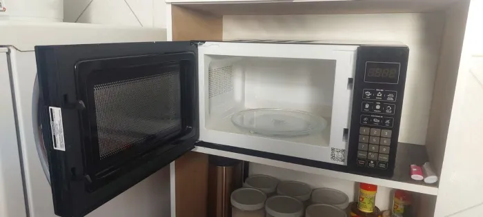 Armário com microondas