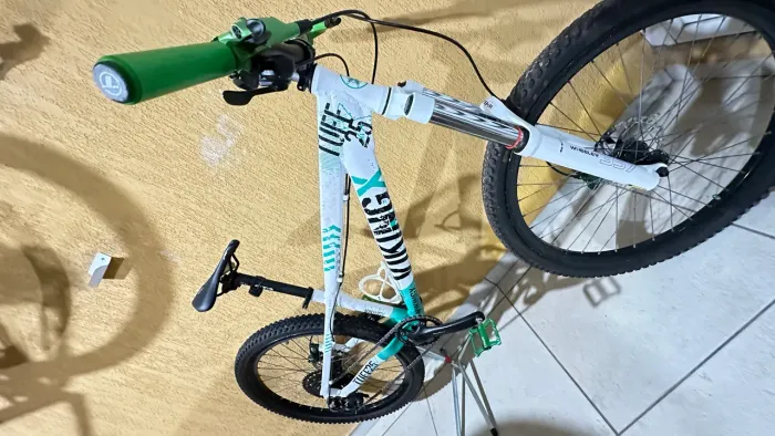 Bike muito nova aro 26 Vinking Tuff25