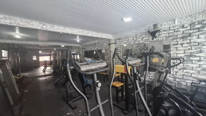 Academia - Equipamentos + piscina