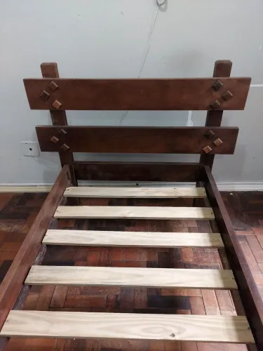 Cama solteiro madeira maciça