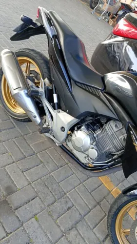 Moto Honda CB 300 Preta