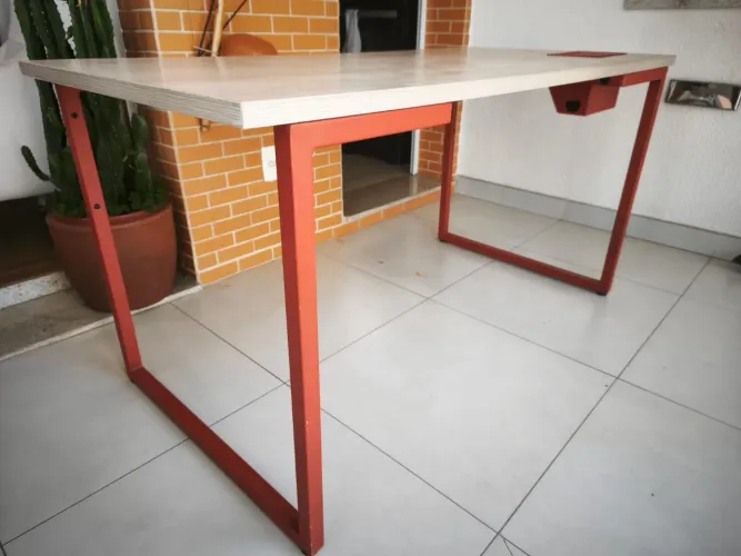 Escrivaninha para trabalho e estudo