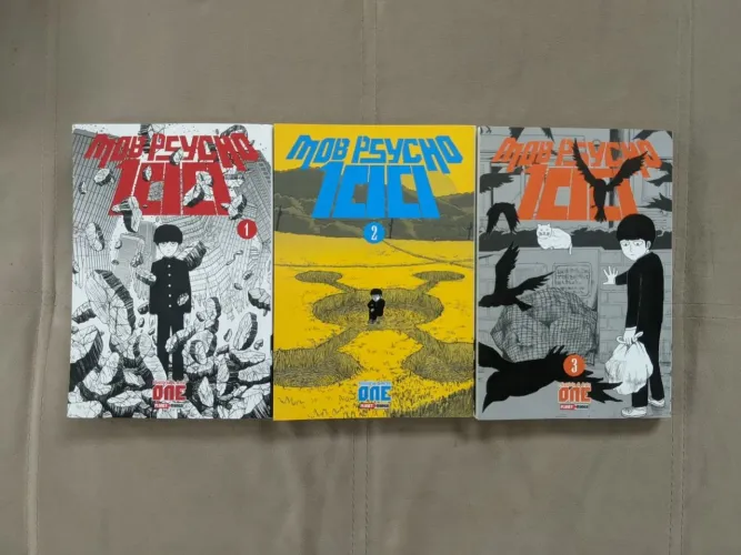Mangás Mob Psycho 100. Volumes (01-03), todos em excelente estado.