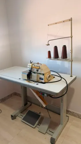 Máquina de Costura Overlock