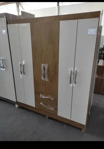 Guarda roupa 6 portas amadeirado