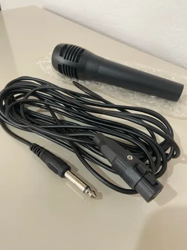 Violão, microfone e presilha (pestana). Vendo ou troco.