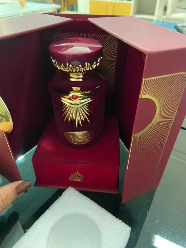 perfume árabe Sakeena da marca Lattafa Perfumes.