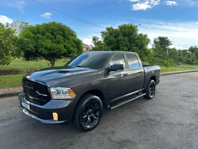 Ram Classic Laramie Night Edition 5.7 V8 16V Gasolina 4X4 Aut. 2022
