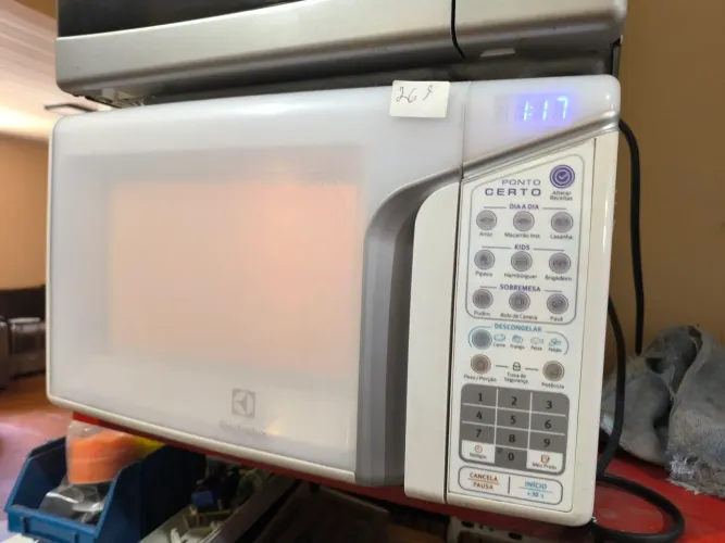 Microondas Electrolux 31 Litros revisado limpo e tem garantia de 90 dias