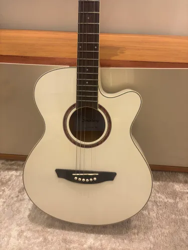Violão Off  white Lindo Estado de Novo