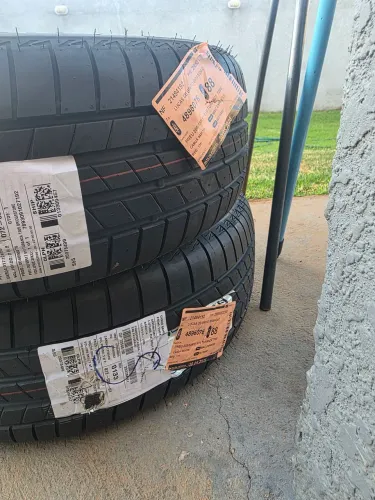 Vende-se Pneus Bridgestone Turanza T005 aro 17 205/55R17