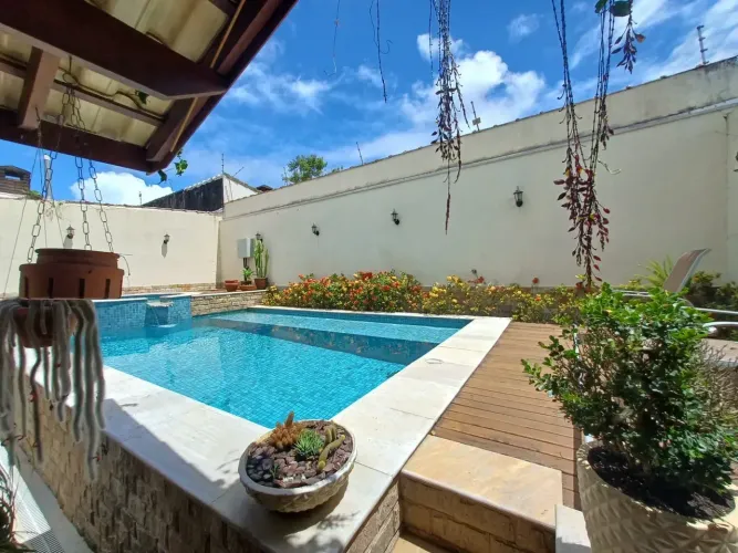 Casa para venda com 270 metros quadrados com 3 quartos em Guaiúba - Guarujá - São Paulo