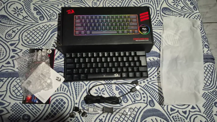 Teclado Gamer Mecânico Redragon Dragonborn K630rgb-1 Cor de teclado Preto
