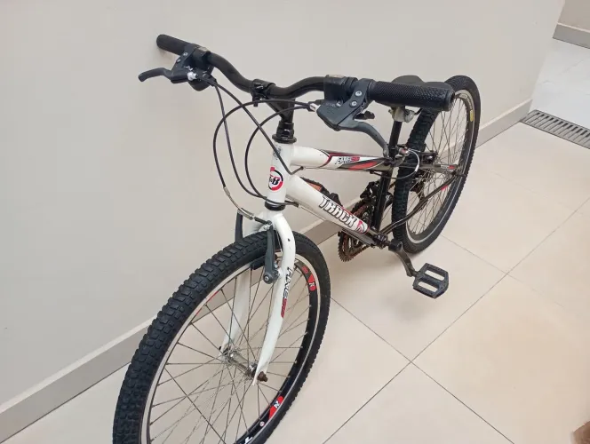 Vendo bicicleta aro 24.