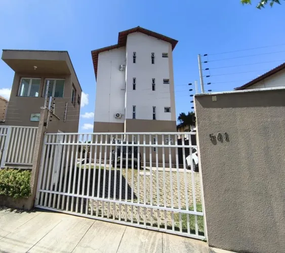 Apartamento térreo com suíte e varanda no Arena Jardim