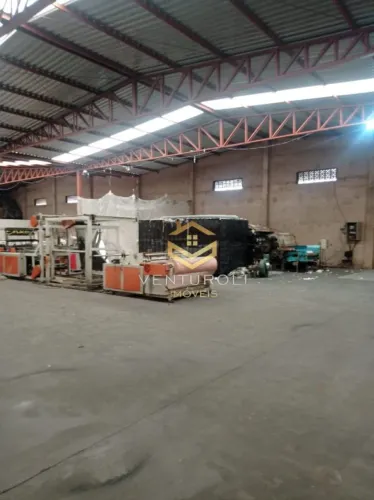 Barracão com 3.000 m² para locação com divisa entre Bauru e Piratininga