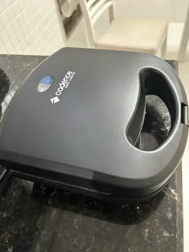Sanduicheira Cadence SAN224, 750W, 127V. Excelente Estado