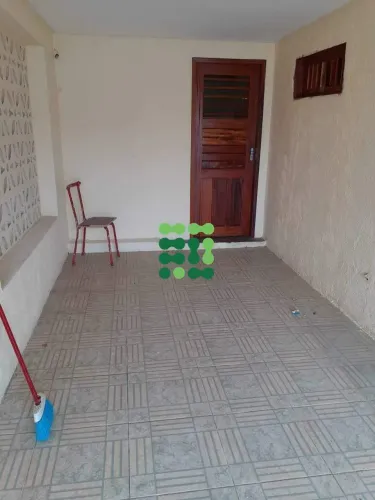 Casa exclusiva para aluguel no Benfica, em Fortaleza, com 2 suítes e 1 vaga