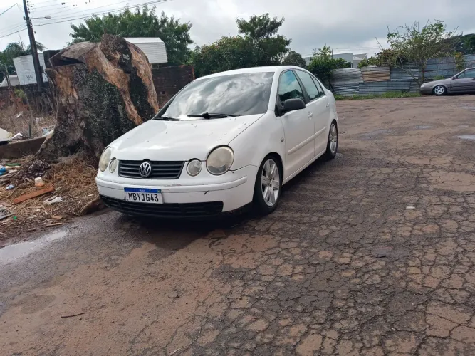 Volkswagen Polo Sedan 1.6 MI 101cv 8V 4P 2003