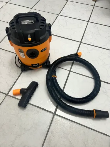 Aspirador de pó e água são