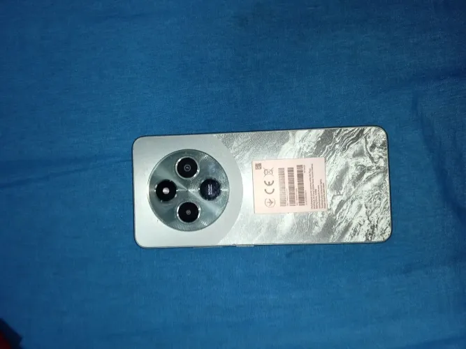 Celular pouco c 75 novo pouca marcas de uso :obs estar com a tela ruim. 