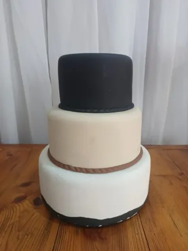 Bolo de Biscuit 3 Andares Decorativo