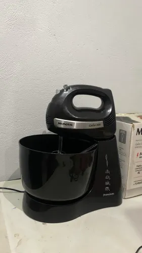 Vendo esta batedeira mondial cake inox