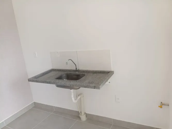Pedra de pia com Cuba em inox e torneira