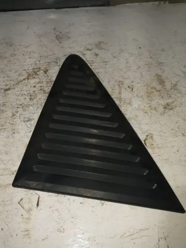 Moldura acabamento traseiro direito kadett 93