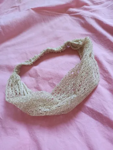 Tiara de renda branca
