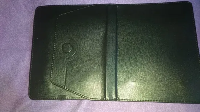 Capa para Tablet, varias medidas e cores, bom estado. Envio qq. local.