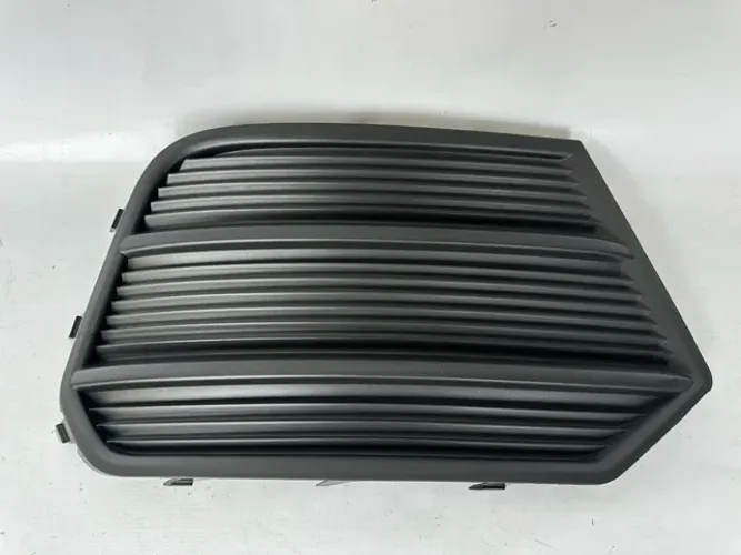 Grade Direita Farol de Milha Audi Q3 2016 2017 2018 2019