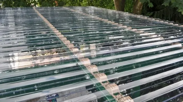Telha de Policarbonato Transparente Trapezoidal Greca - 2,44 x 0,99m - Cristal