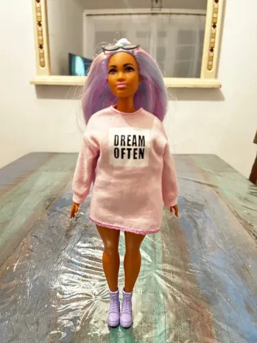 Barbie fashionista 136 Negra cabelo colorido