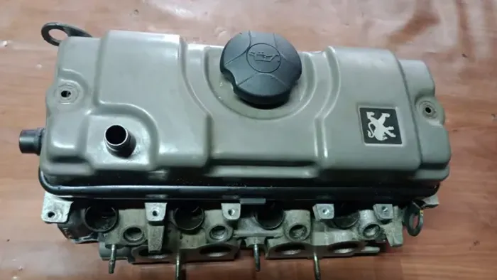 Cabeçote completo com comando e com tampaPeugeot/ Citroen 1.4