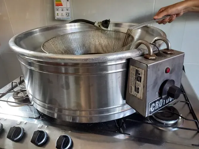 Fritadeira Elétrica Croydon 6L