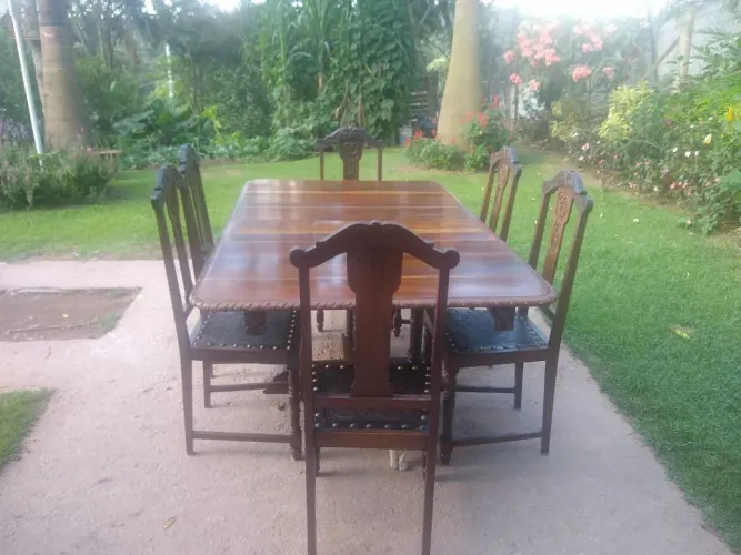 Mesa madeira estilo colonial com opção pra diminuir.