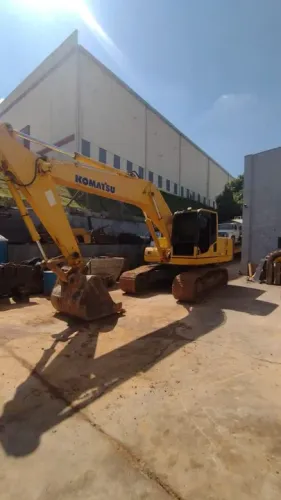ESCAVADEIRA PC200  KOMATSU (ACEITO PROPOSTA)