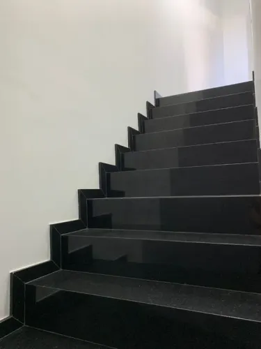 Serrador e Colocador de mármores e granitos