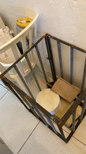 Grade de proteção em metal para ar condicionado 