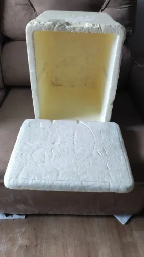 Vendo caixa de isopor 60 litros, usada e conservada