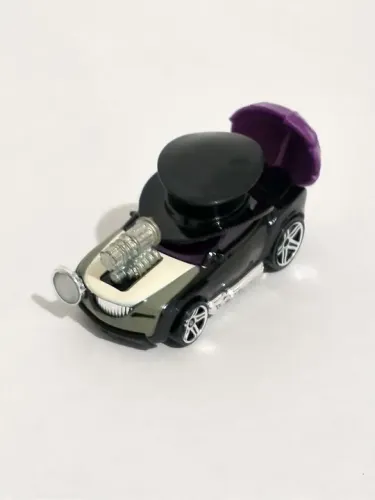 Miniatura Penguin Mobile - Hot Wheels - 1/64 - LOOSE