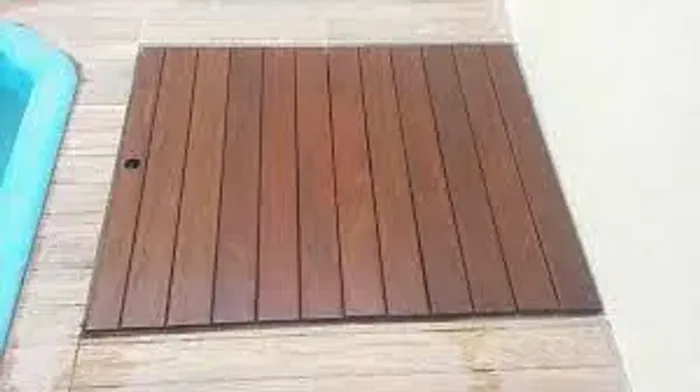 Tampa de Piscina de Madeira de Ipê: Resistente ao Sol e Chuva para Ambientes Externos