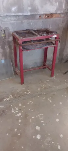 Mini fogão industrial c marcas de ferrugem