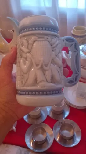 Caneca de porcelana para chopp muito antiga